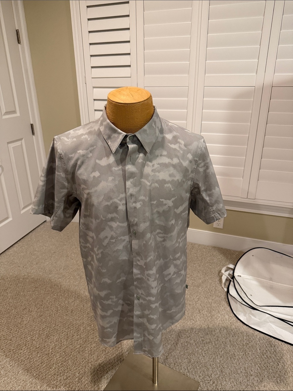 Lululemon Airing short sleeve shirt, like new, XL